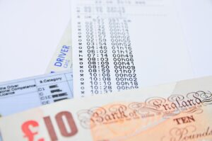 Immagine che illustra i tre passi per evitare il fermo amministrativo per bollo auto non pagato.