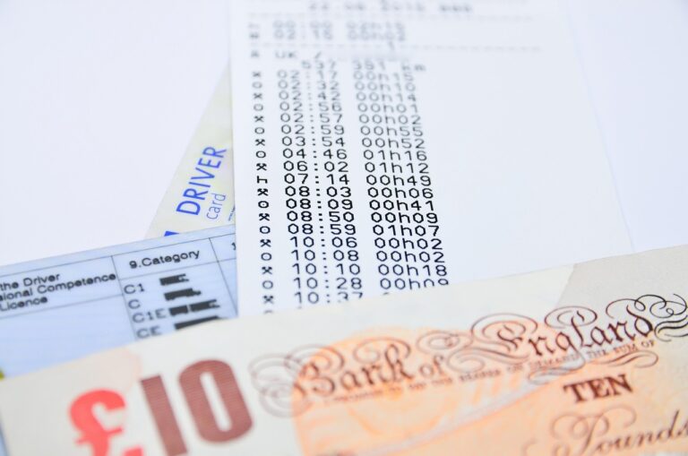 Immagine che illustra i tre passi per evitare il fermo amministrativo per bollo auto non pagato.