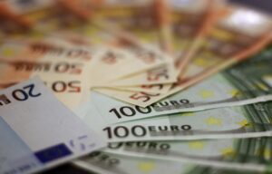 Prelievo di 3.000 euro in banca, monitoraggio dell'Agenzia delle Entrate.